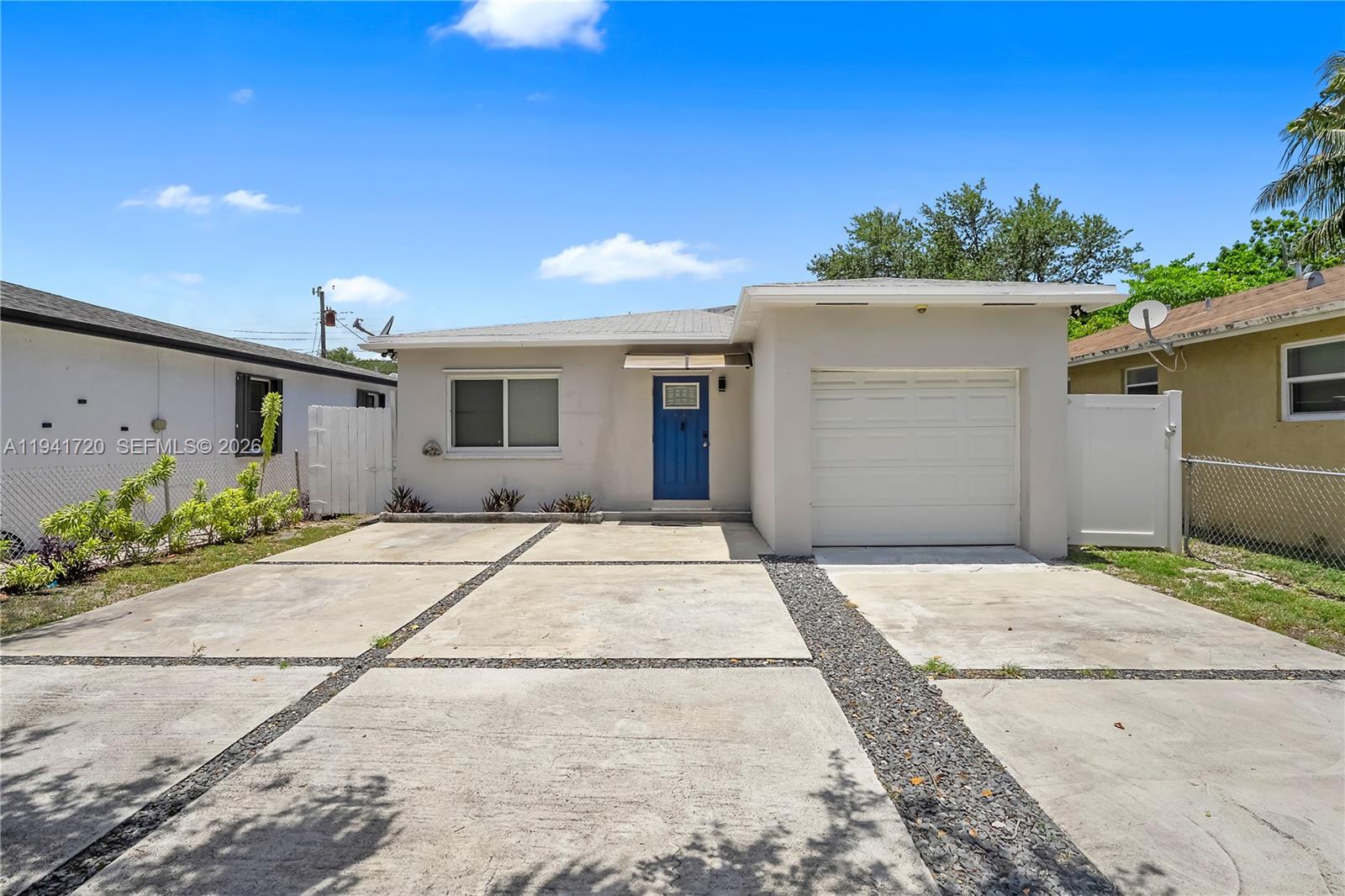 2227 Cody St Property Photo 1