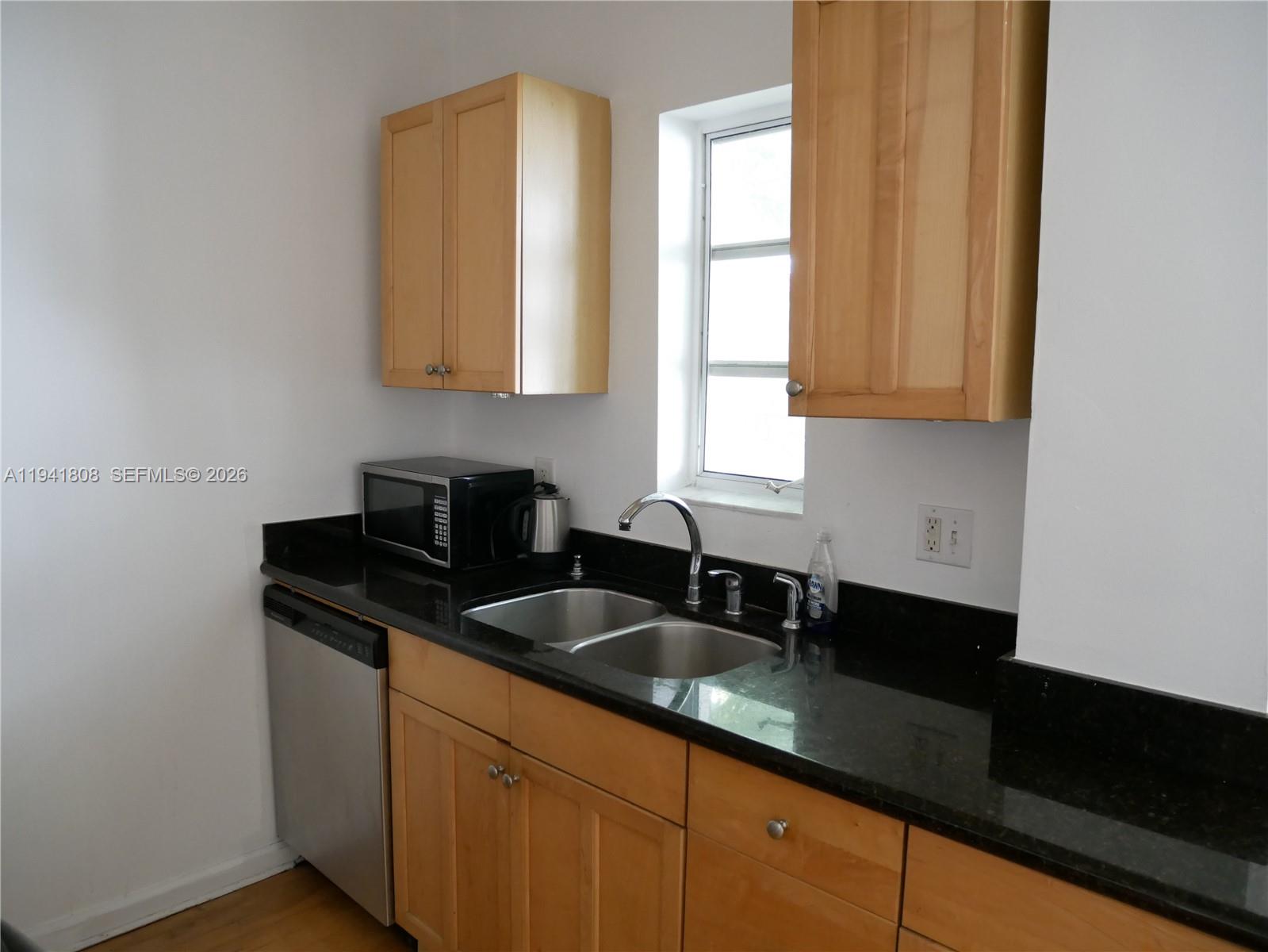 631 Euclid Ave 7 Property Photo 3