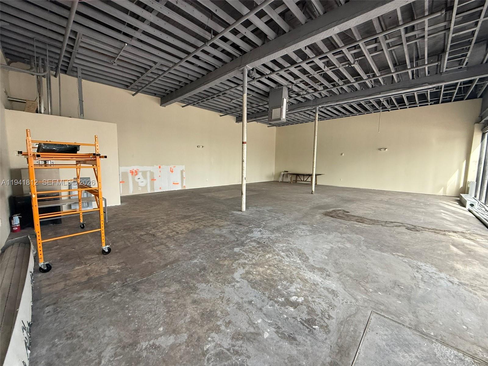 112 N Krome Ave Property Photo 4