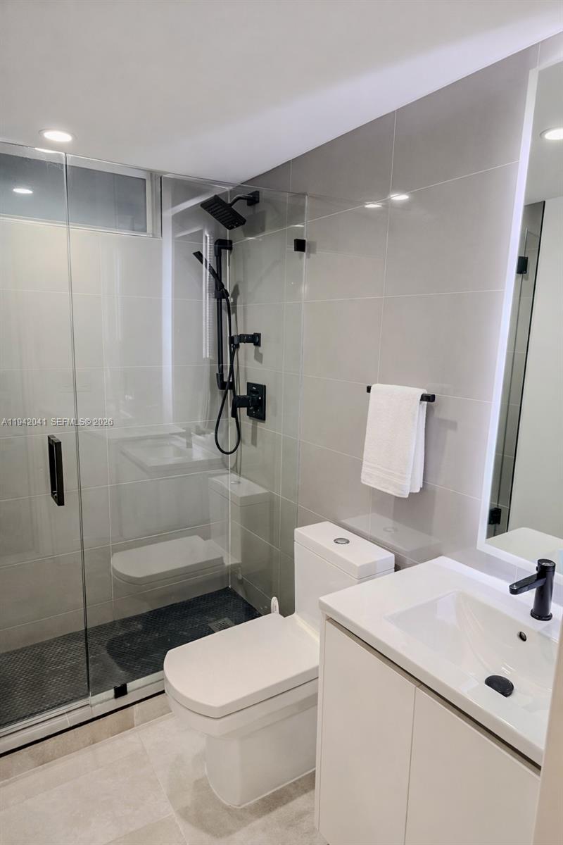301 Ocean Dr 302 Property Photo 40