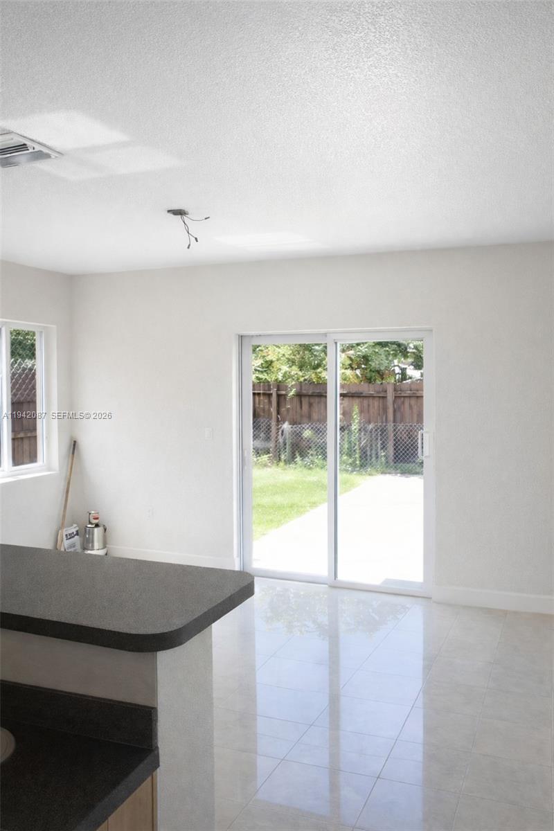 16585 Ne 3 Ave Property Photo 4