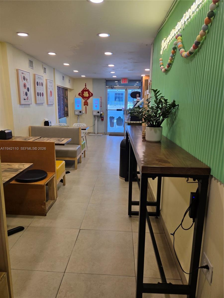 17010 #d W Dixie Hwy Property Photo 3