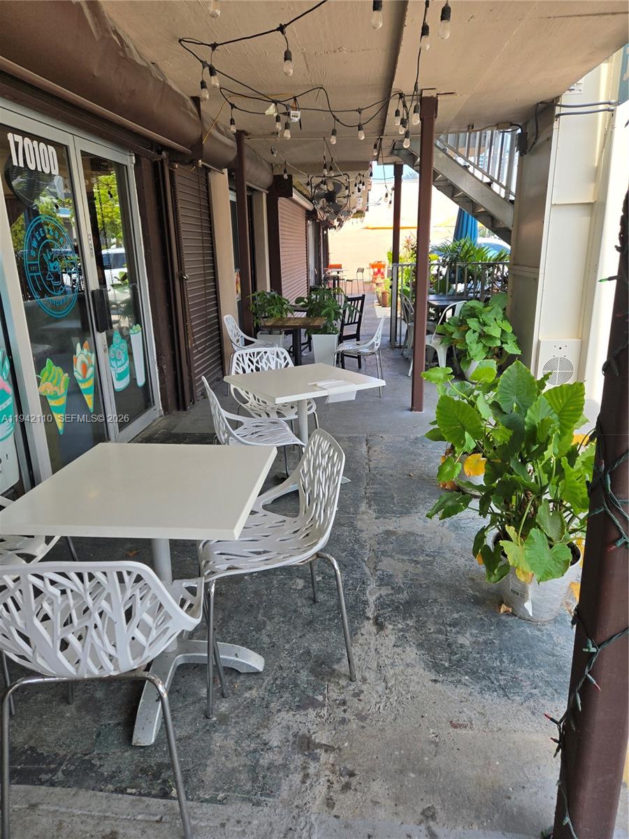 17010 #d W Dixie Hwy Property Photo 4