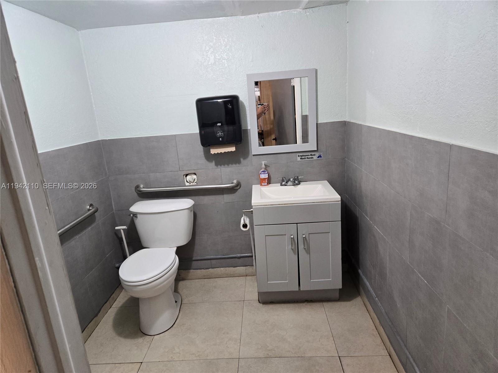 17010 #d W Dixie Hwy Property Photo 8