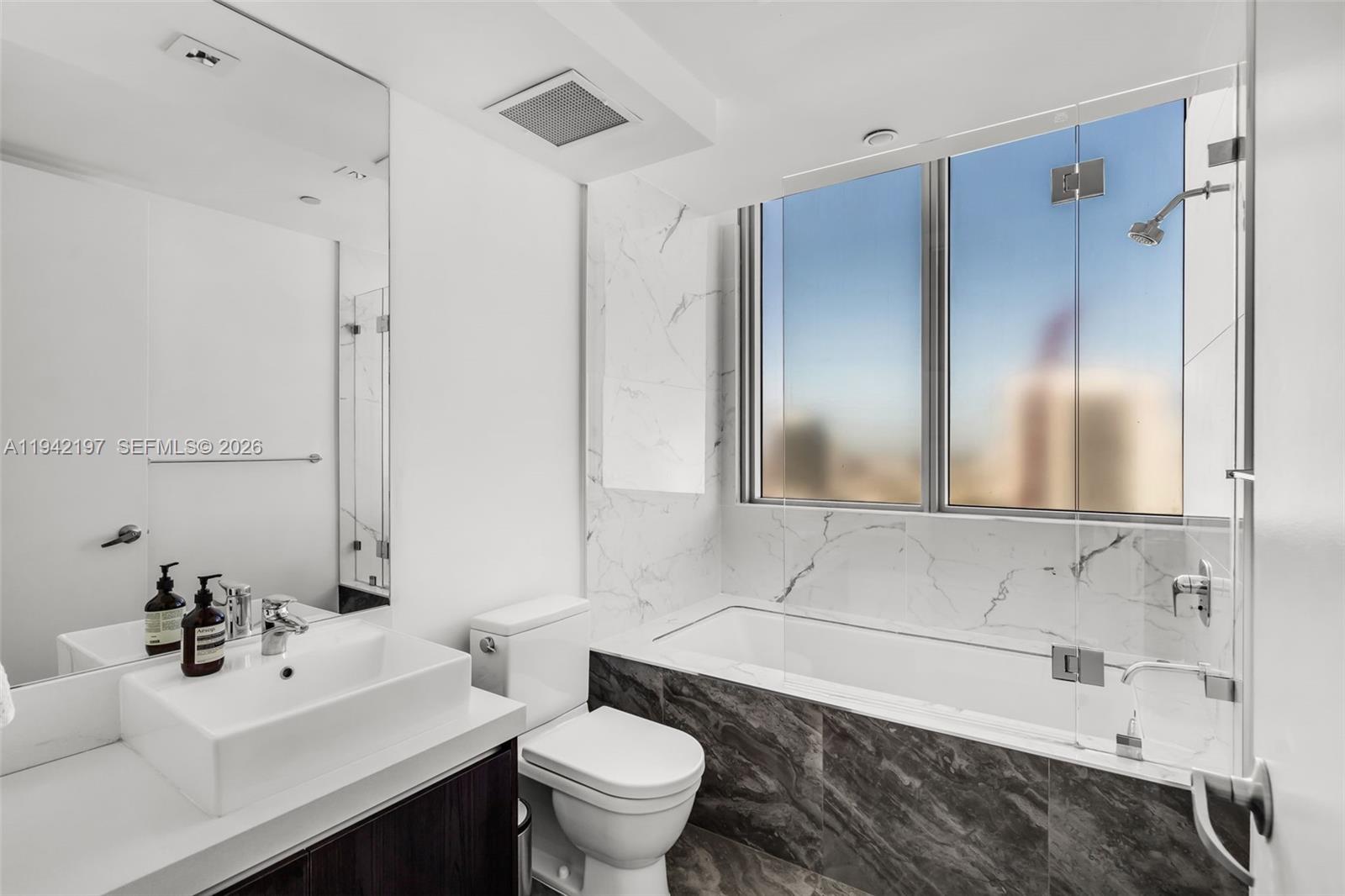 1100 Biscayne Blvd 2907 Property Photo 16