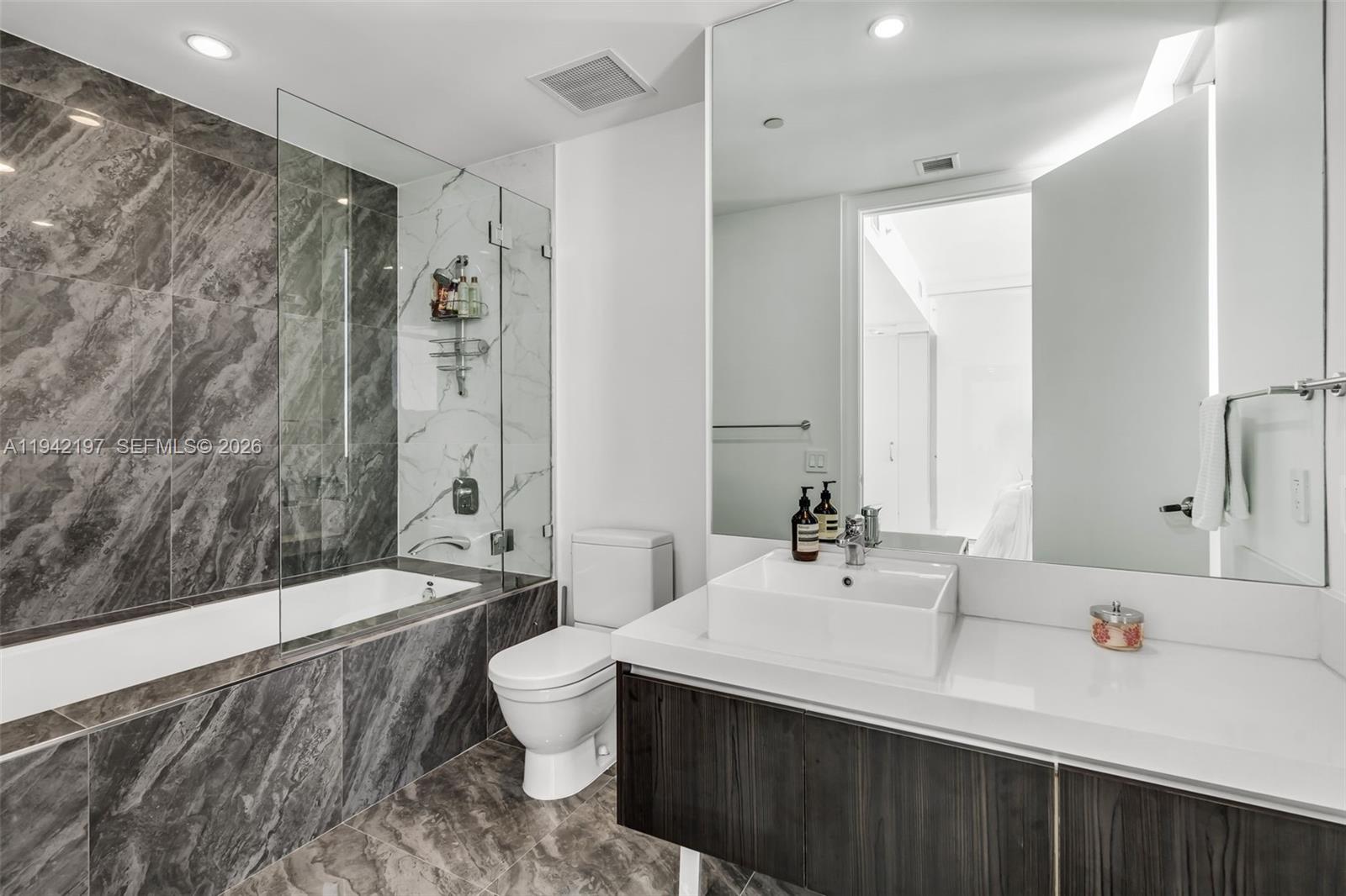 1100 Biscayne Blvd 2907 Property Photo 28