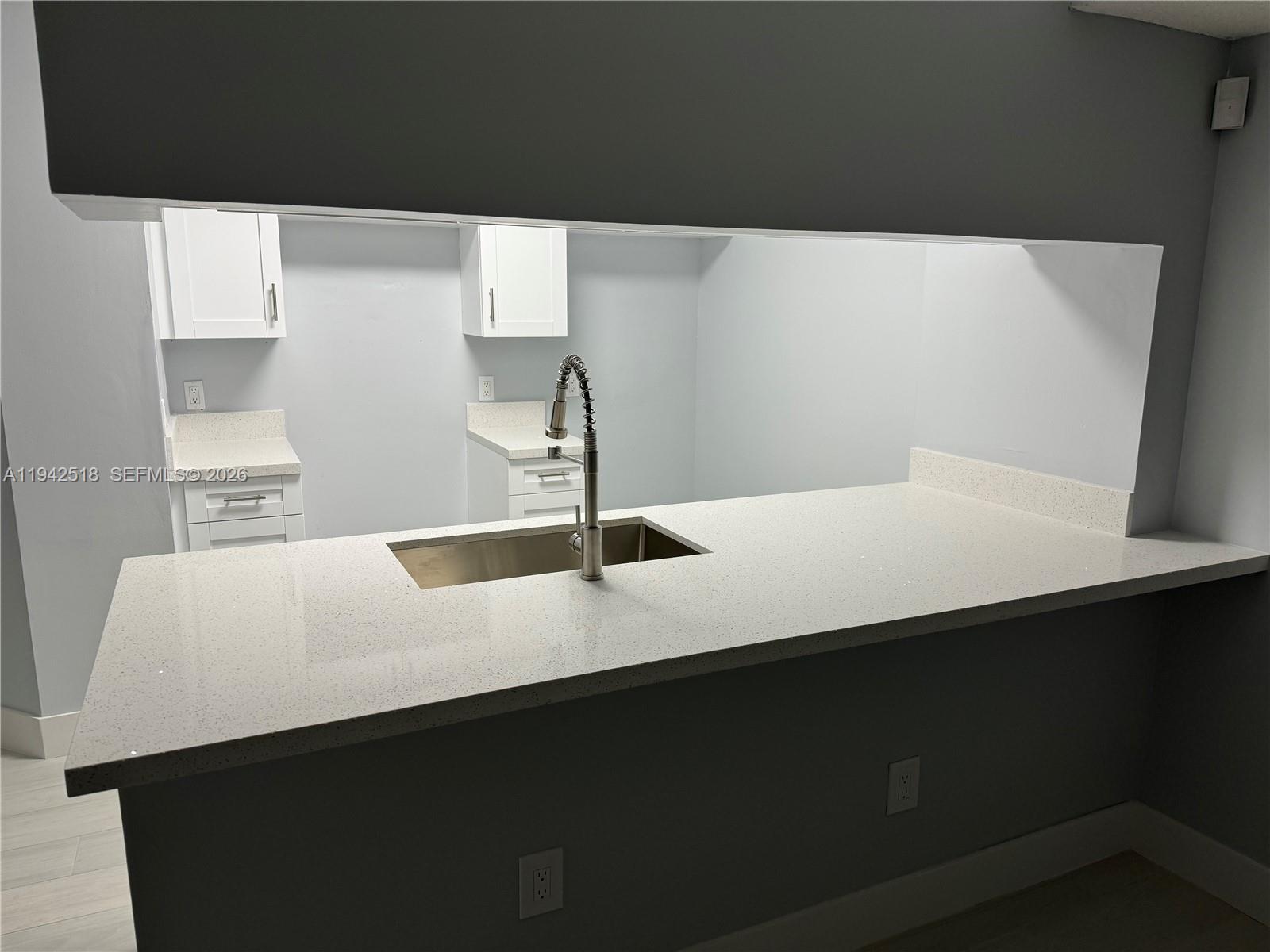 440 S Park Rd 4-207 Property Photo 5