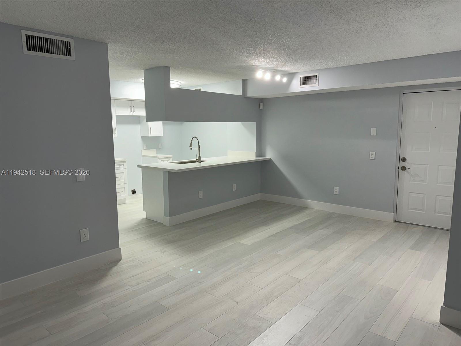 440 S Park Rd 4-207 Property Photo 10