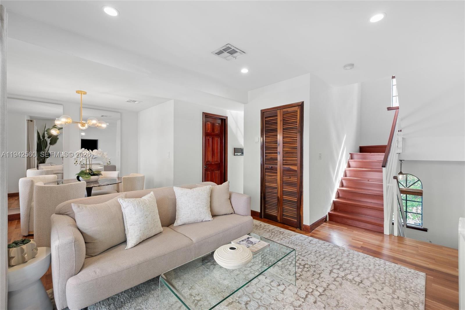231 Majorca Ave C Property Photo 3