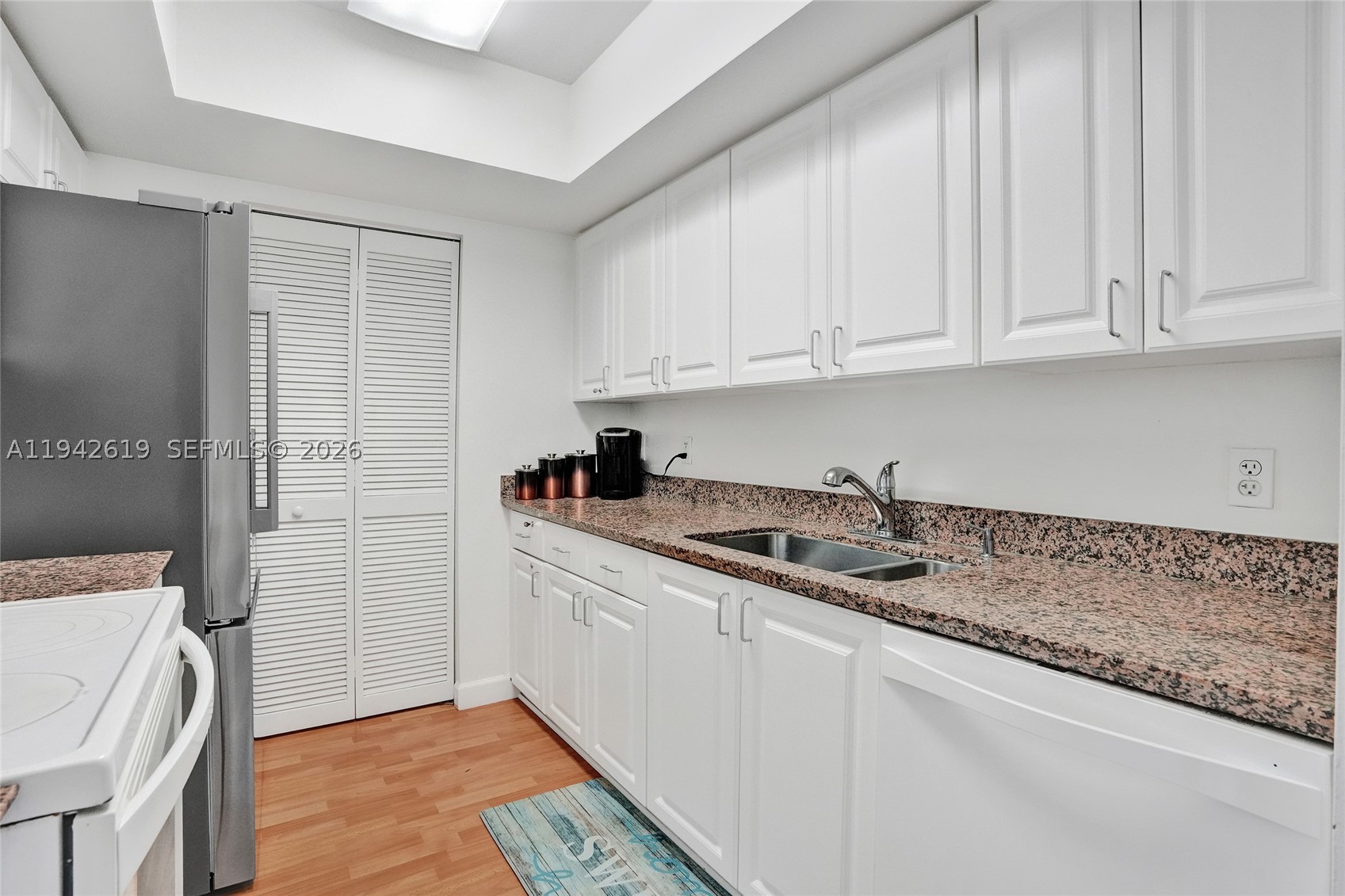 90 Alton Rd 807 Property Photo 6