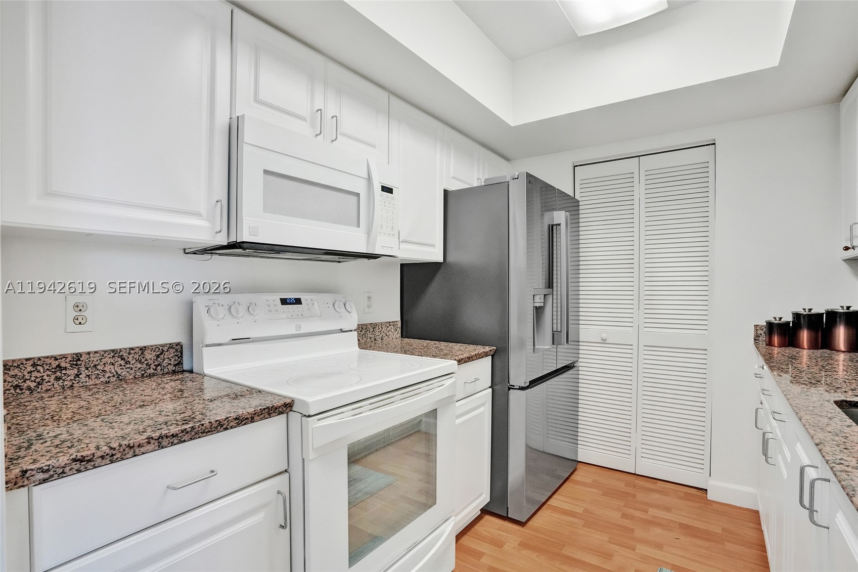90 Alton Rd 807 Property Photo 7