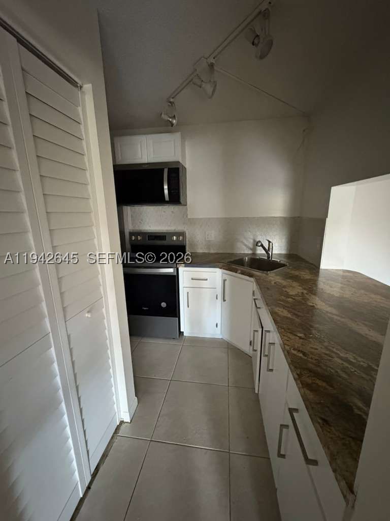 623 Sea Pine Way C1 Property Photo 5
