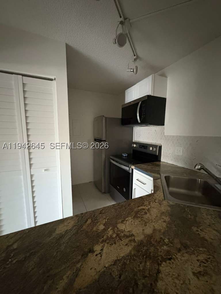 623 Sea Pine Way C1 Property Photo 6