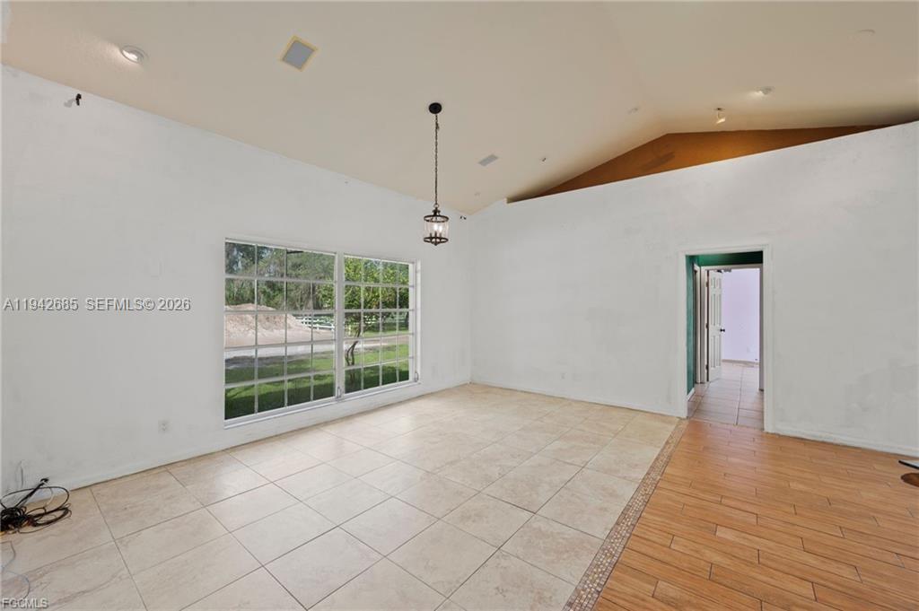 1981 Carbonata Drive Property Photo 6