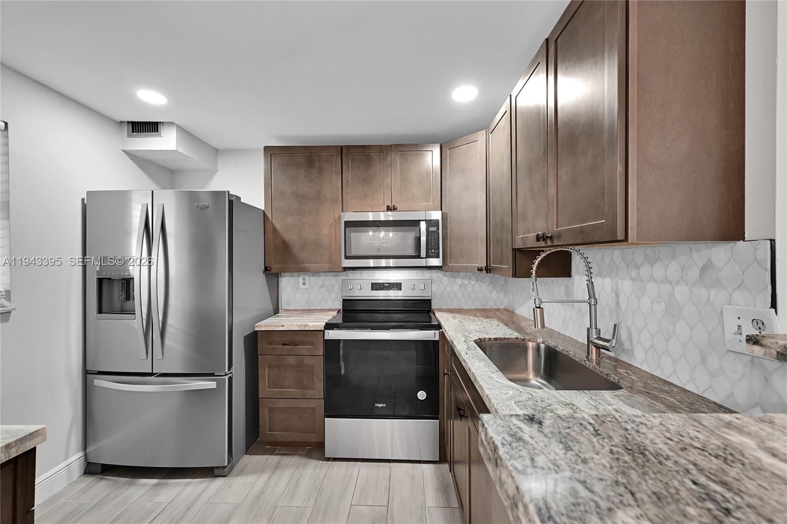 2850 Somerset Dr 105L Property Photo 1