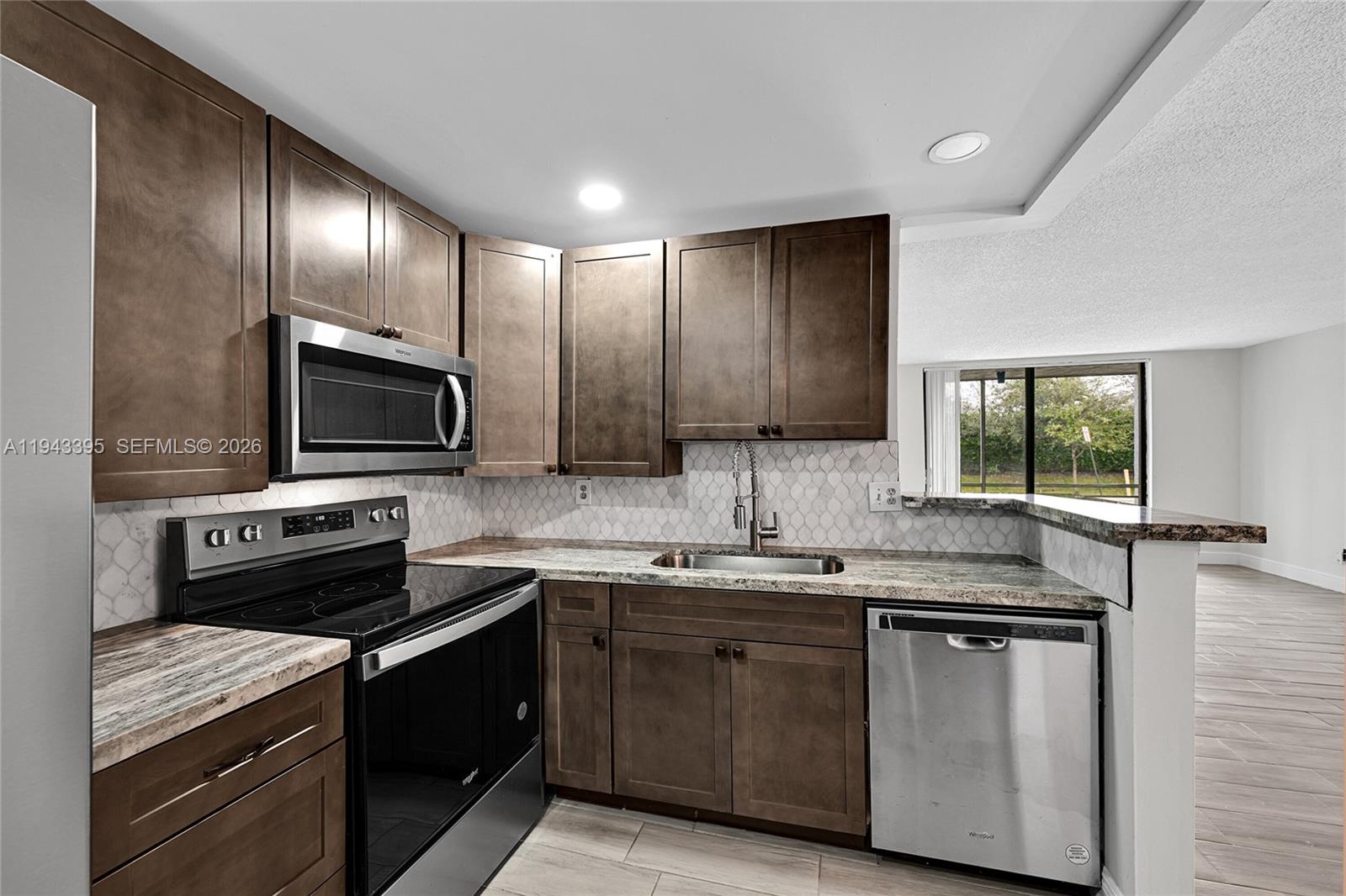 2850 Somerset Dr 105l Property Photo 2