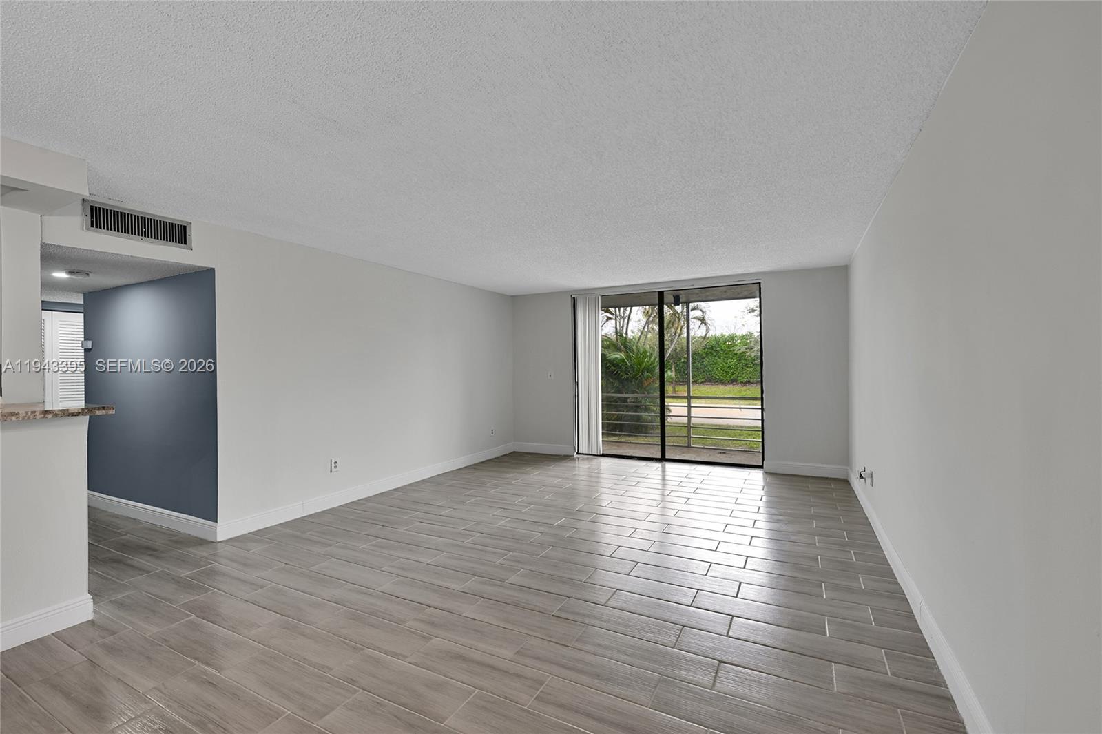 2850 Somerset Dr 105l Property Photo 8