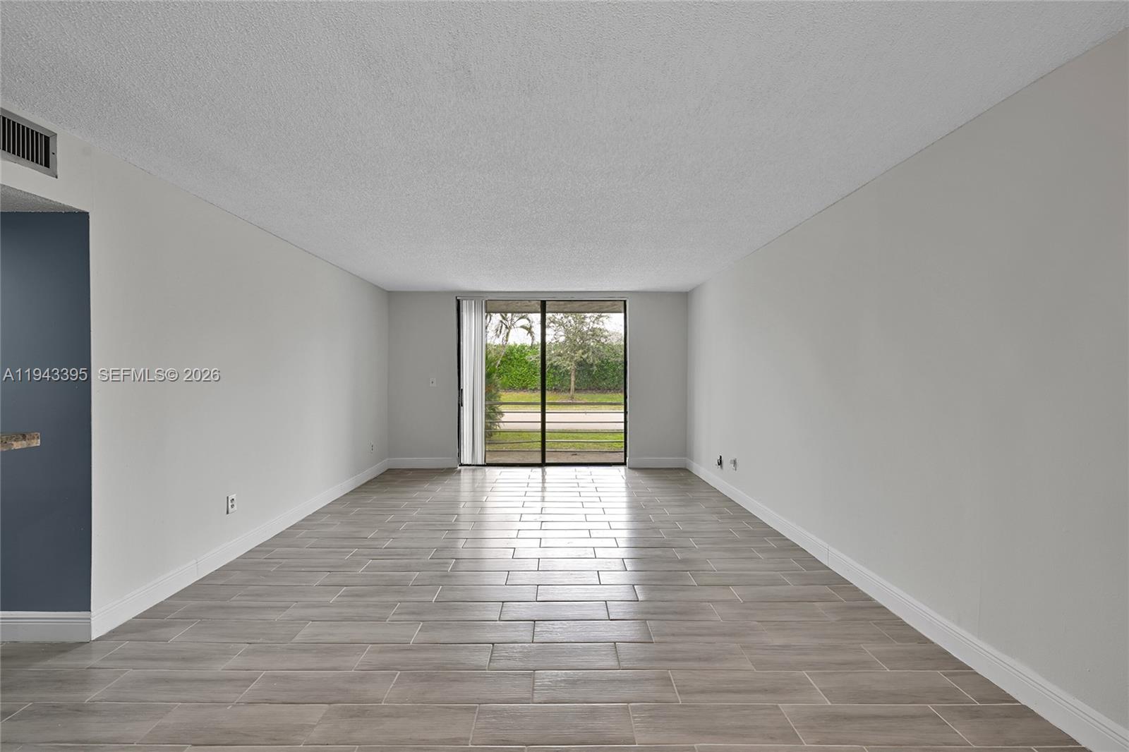 2850 Somerset Dr 105l Property Photo 9