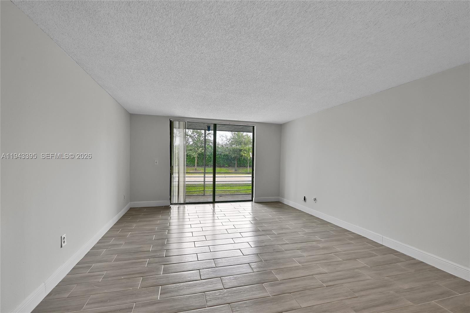 2850 Somerset Dr 105l Property Photo 10