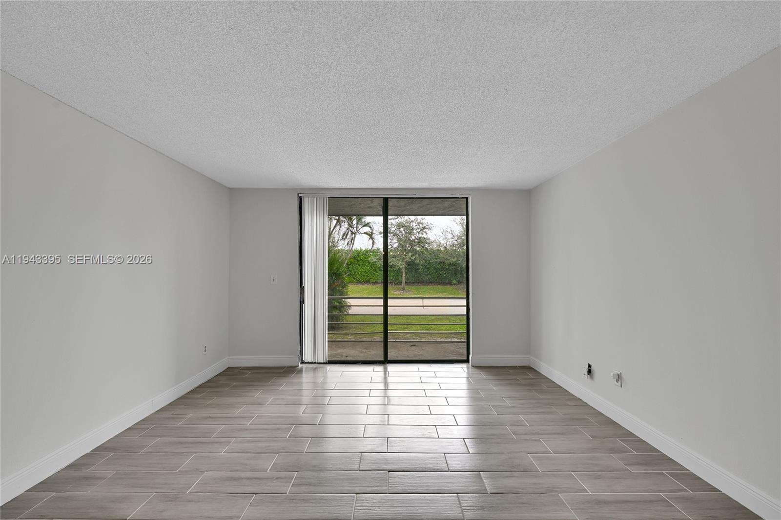 2850 Somerset Dr 105l Property Photo 11