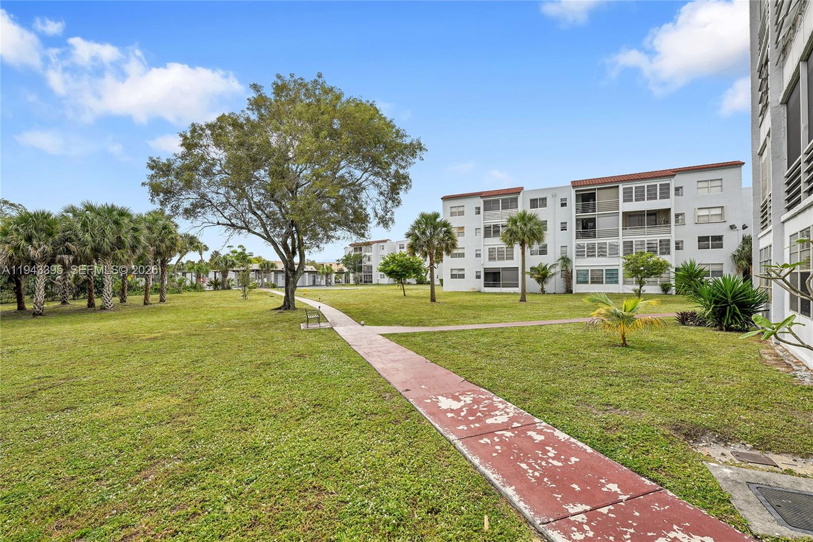 2850 Somerset Dr 105l Property Photo 23