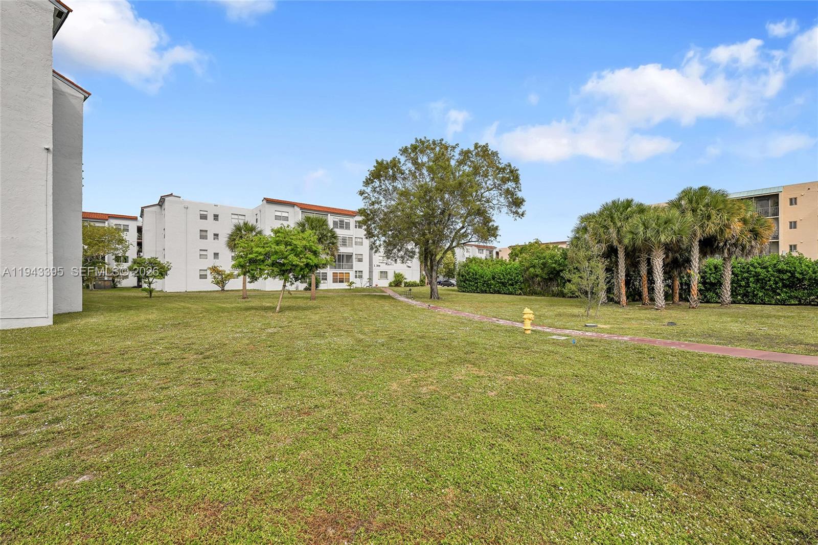 2850 Somerset Dr 105l Property Photo 24