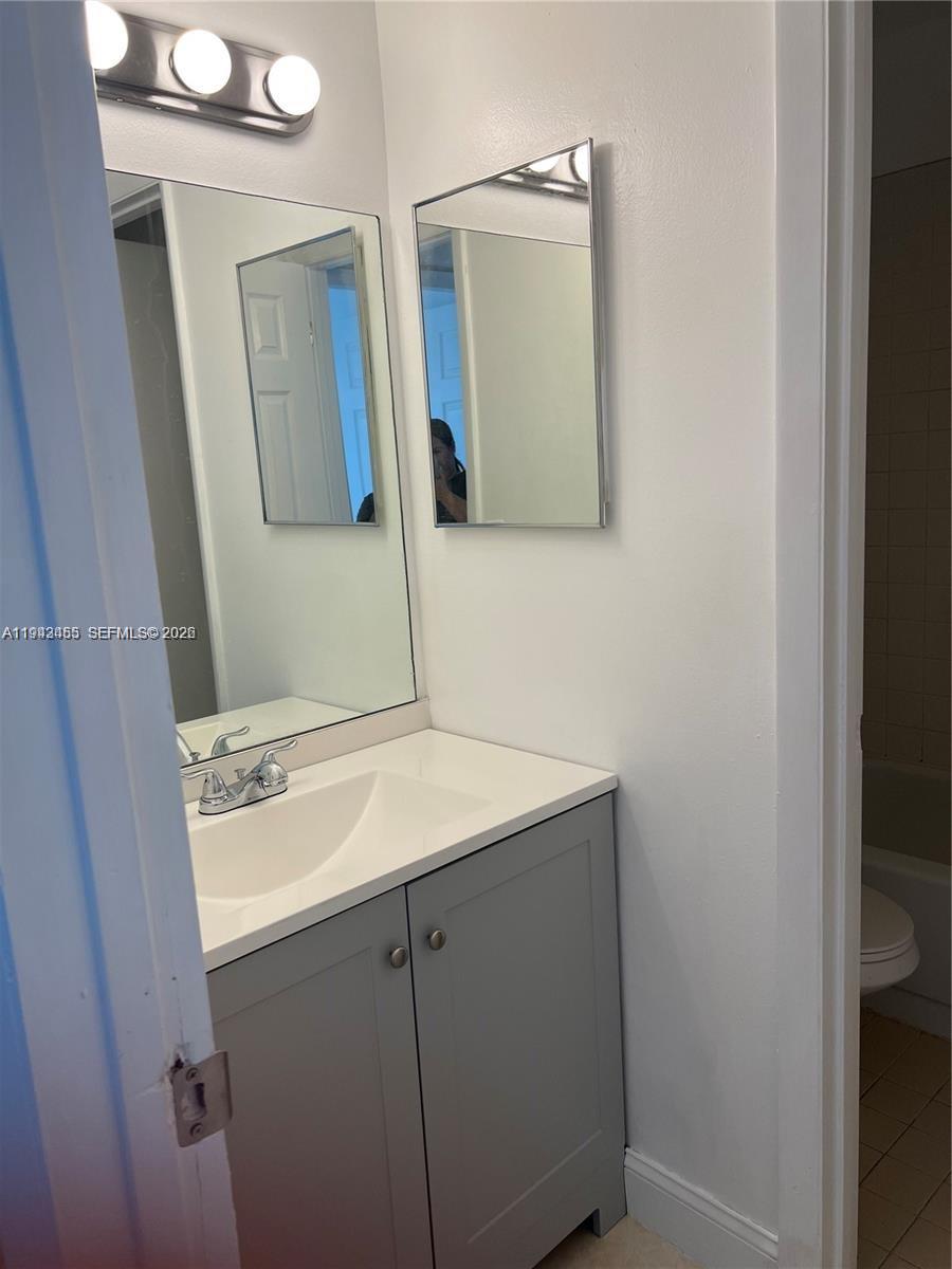 1017 Washington Cir 1017-i Property Photo 6
