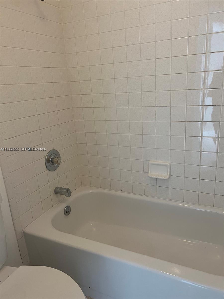 1017 Washington Cir 1017-i Property Photo 7