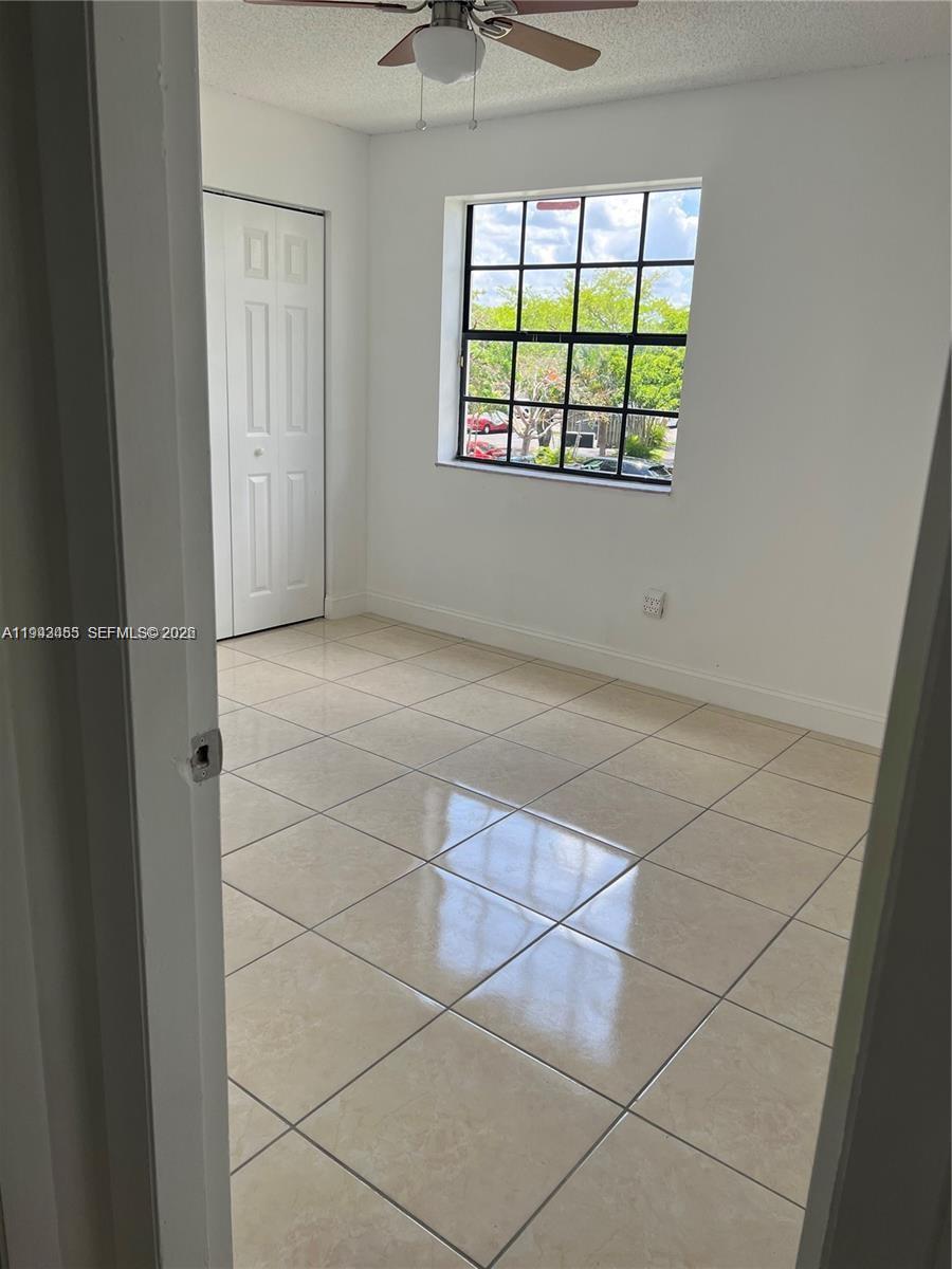 1017 Washington Cir 1017-i Property Photo 9