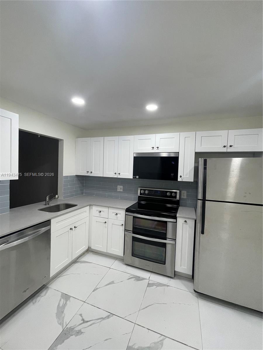 A11943475 Property Photo 3