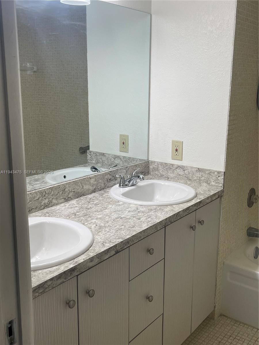 A11943475 Property Photo 8