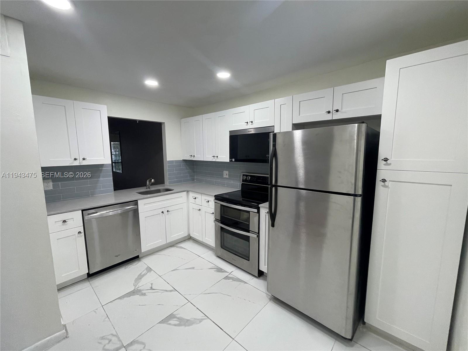 A11943475 Property Photo 14