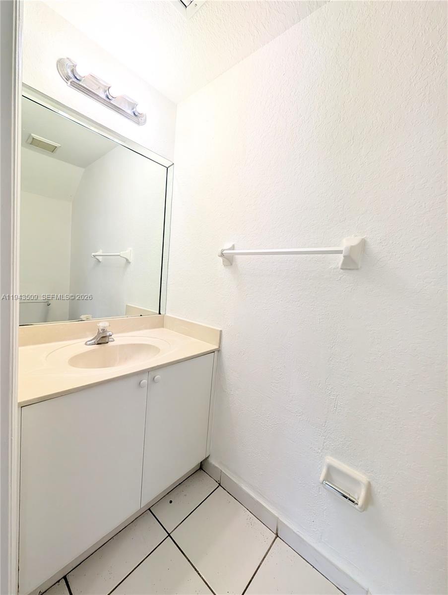 825 Sw 6th Pl Property Photo 8