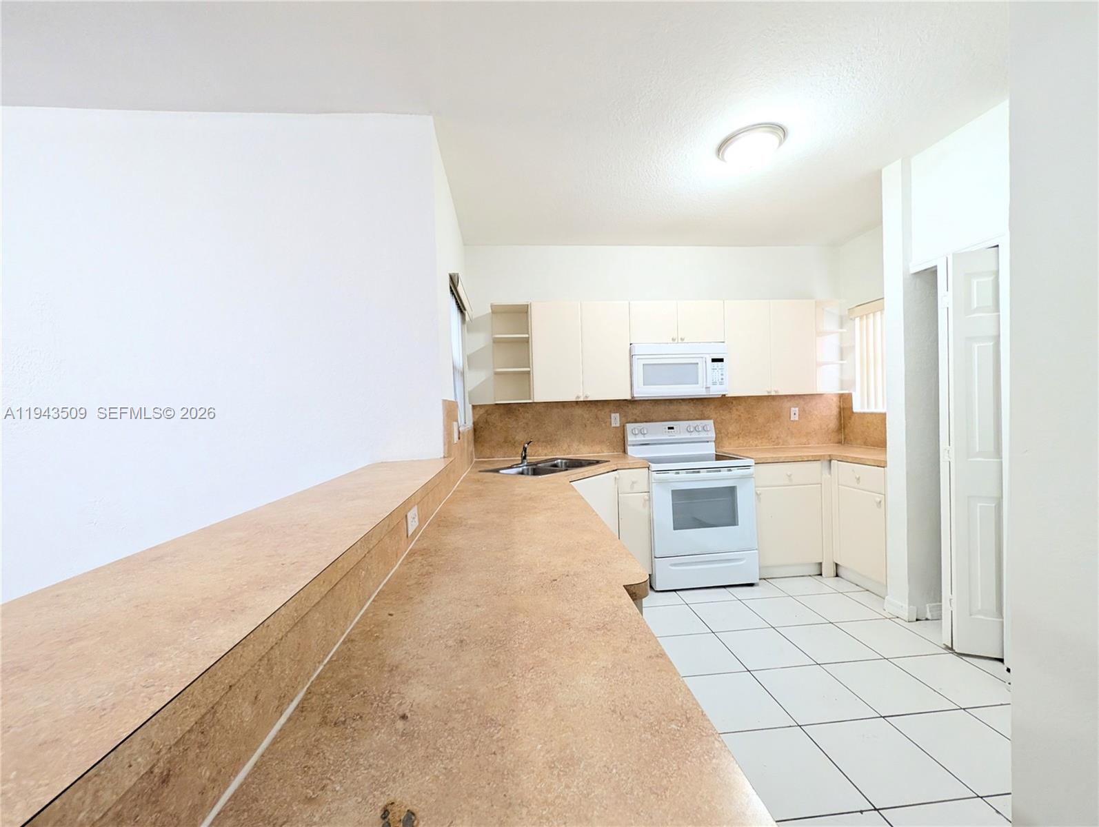 825 Sw 6th Pl Property Photo 9
