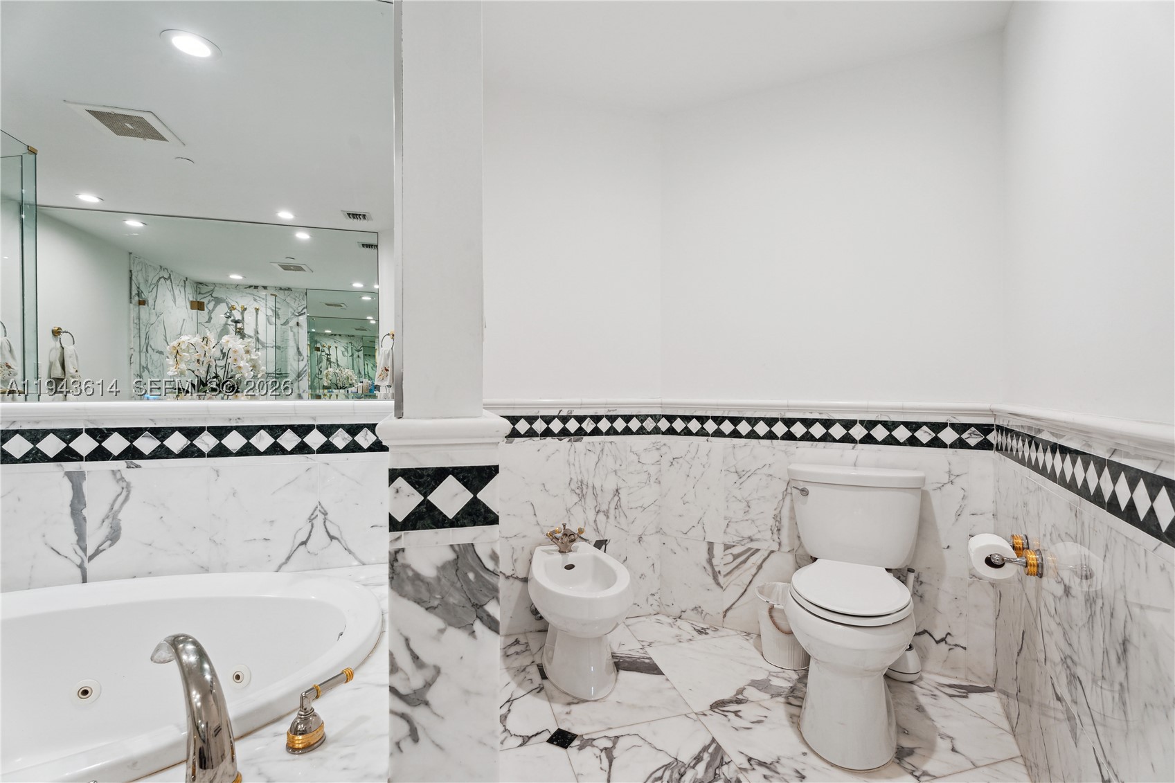 10225 Collins Ave 904 Property Photo 10