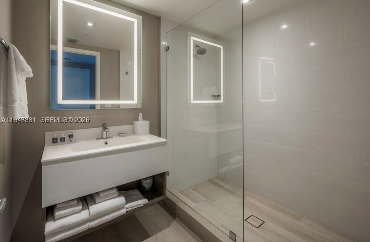 9540 W Bay Harbor Dr 310-2 Property Photo 9