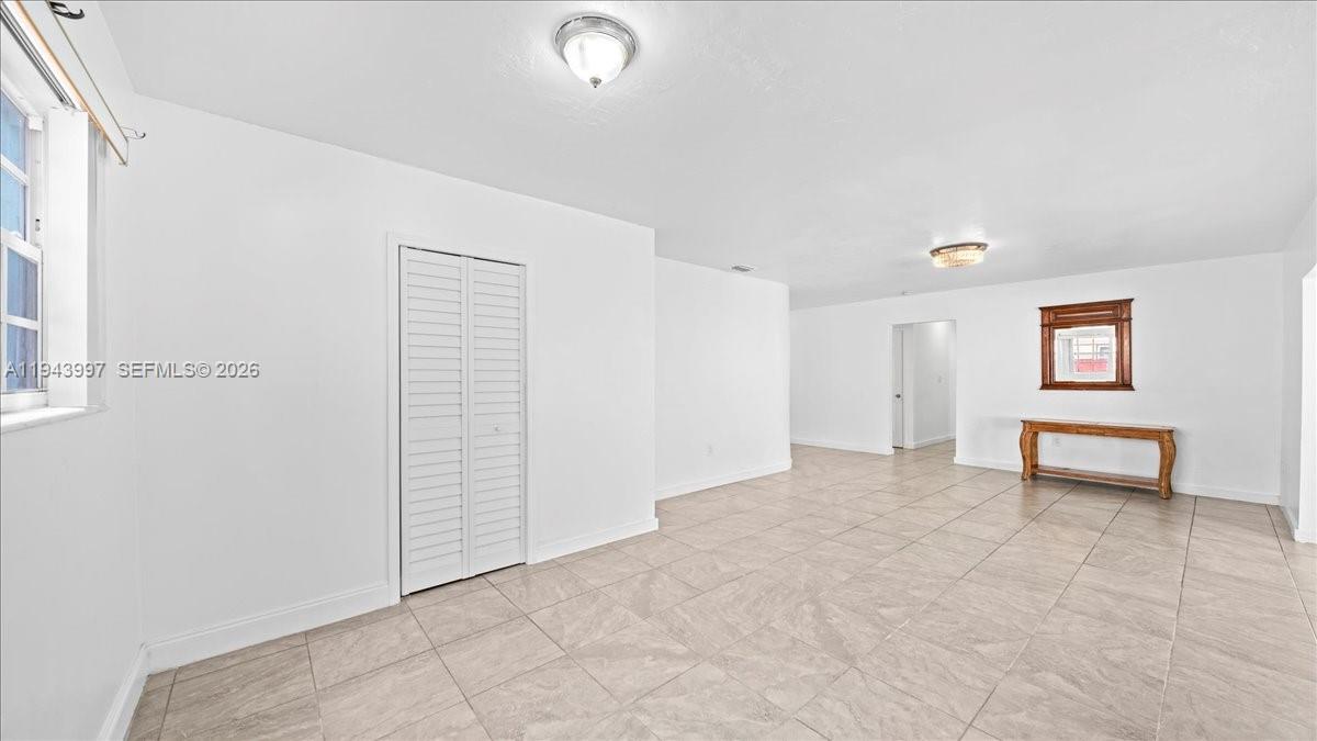 18502 Nw 23rd Ct Property Photo 6