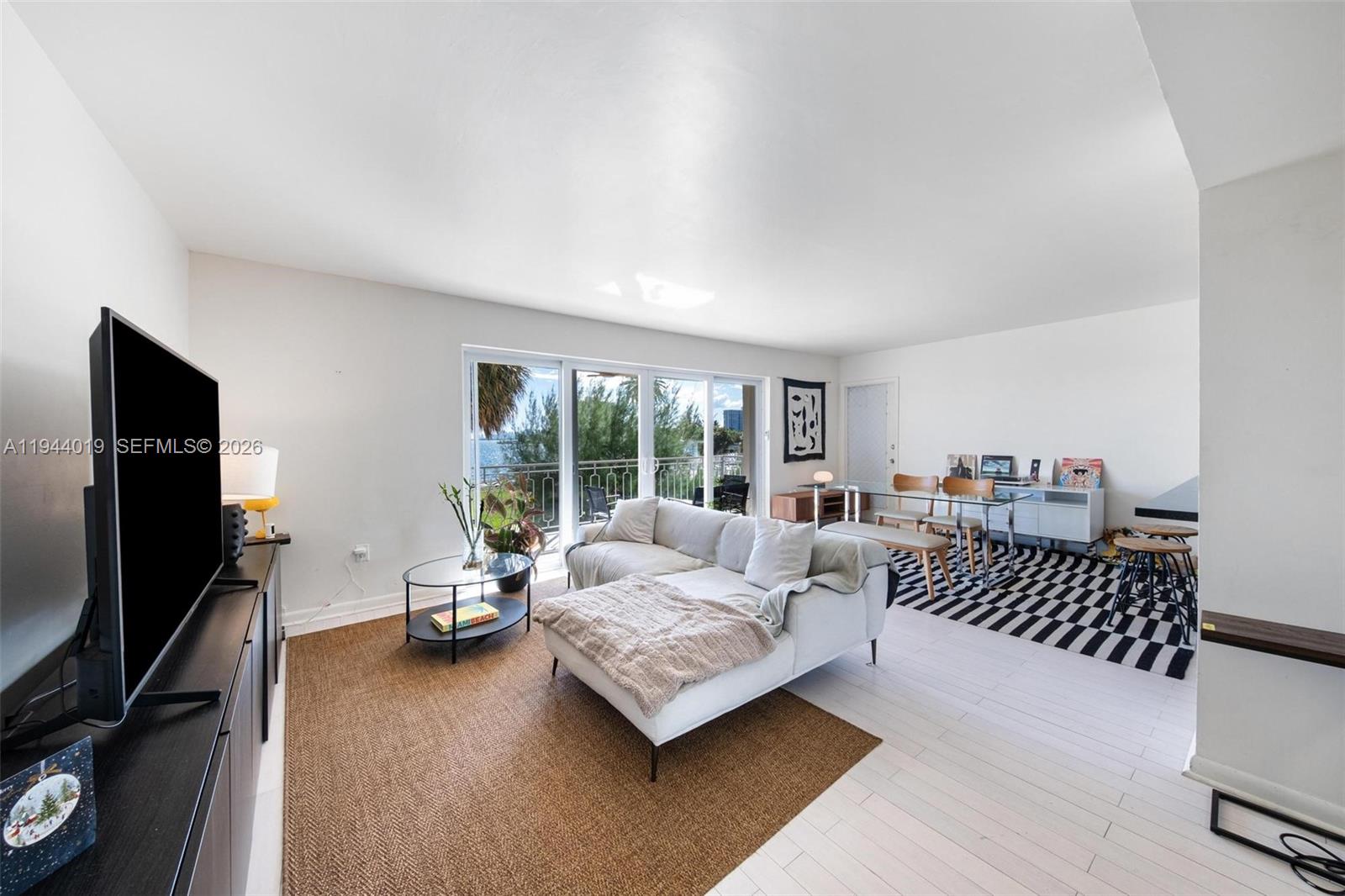 11111 Biscayne Blvd 2d Property Photo 3