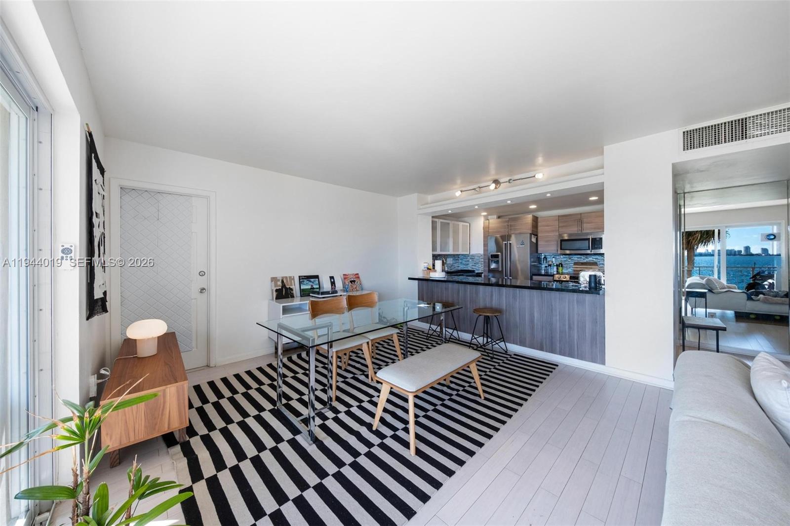 11111 Biscayne Blvd 2d Property Photo 6