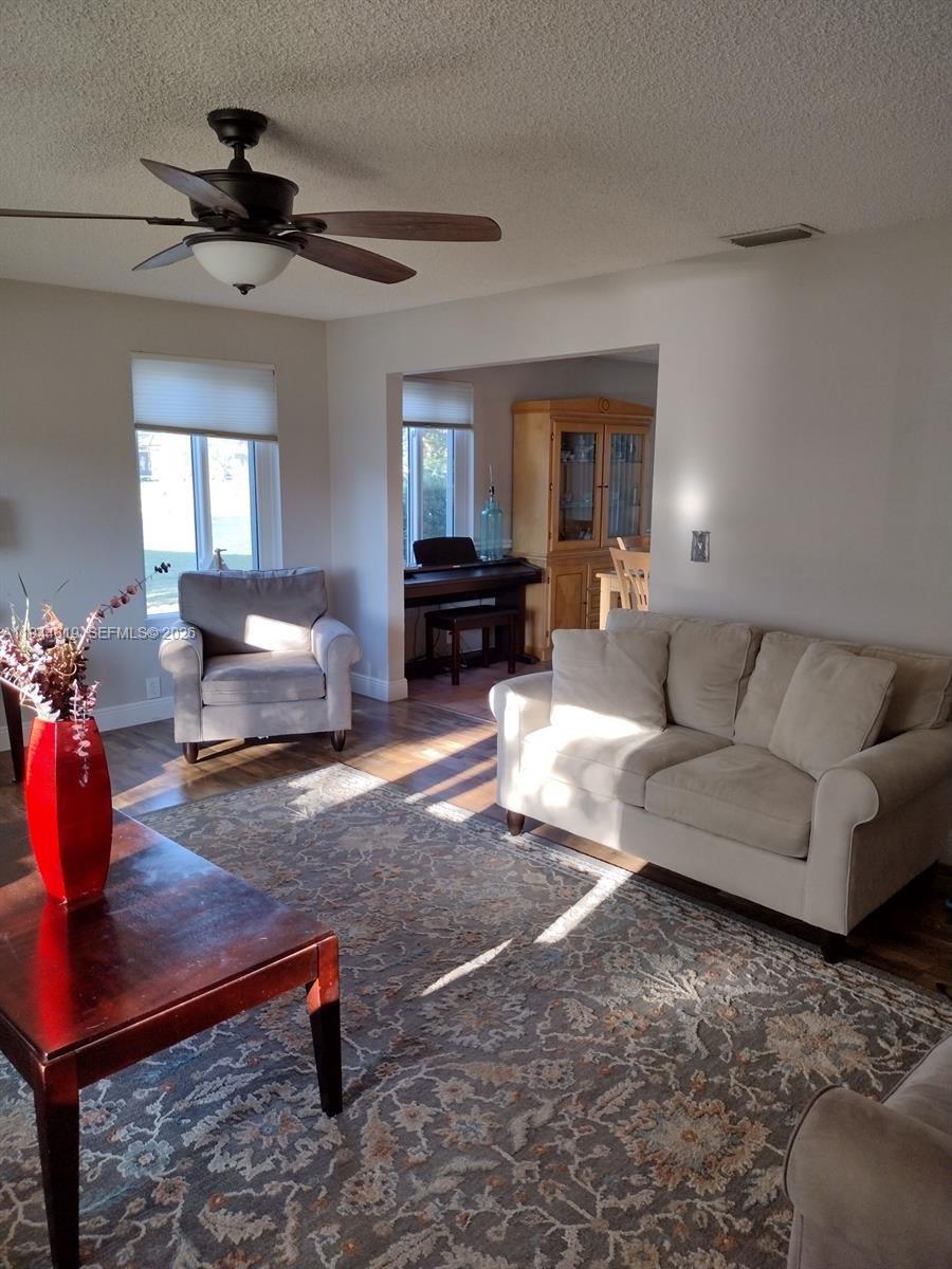 14531 Hickory Ct Property Photo 3