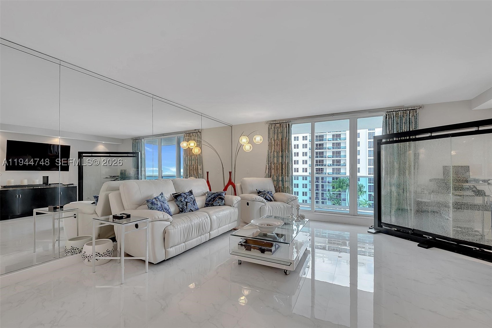 2301 Collins Ave 810 Property Photo 8