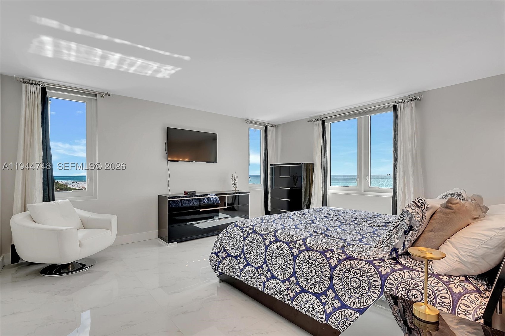 2301 Collins Ave 810 Property Photo 11
