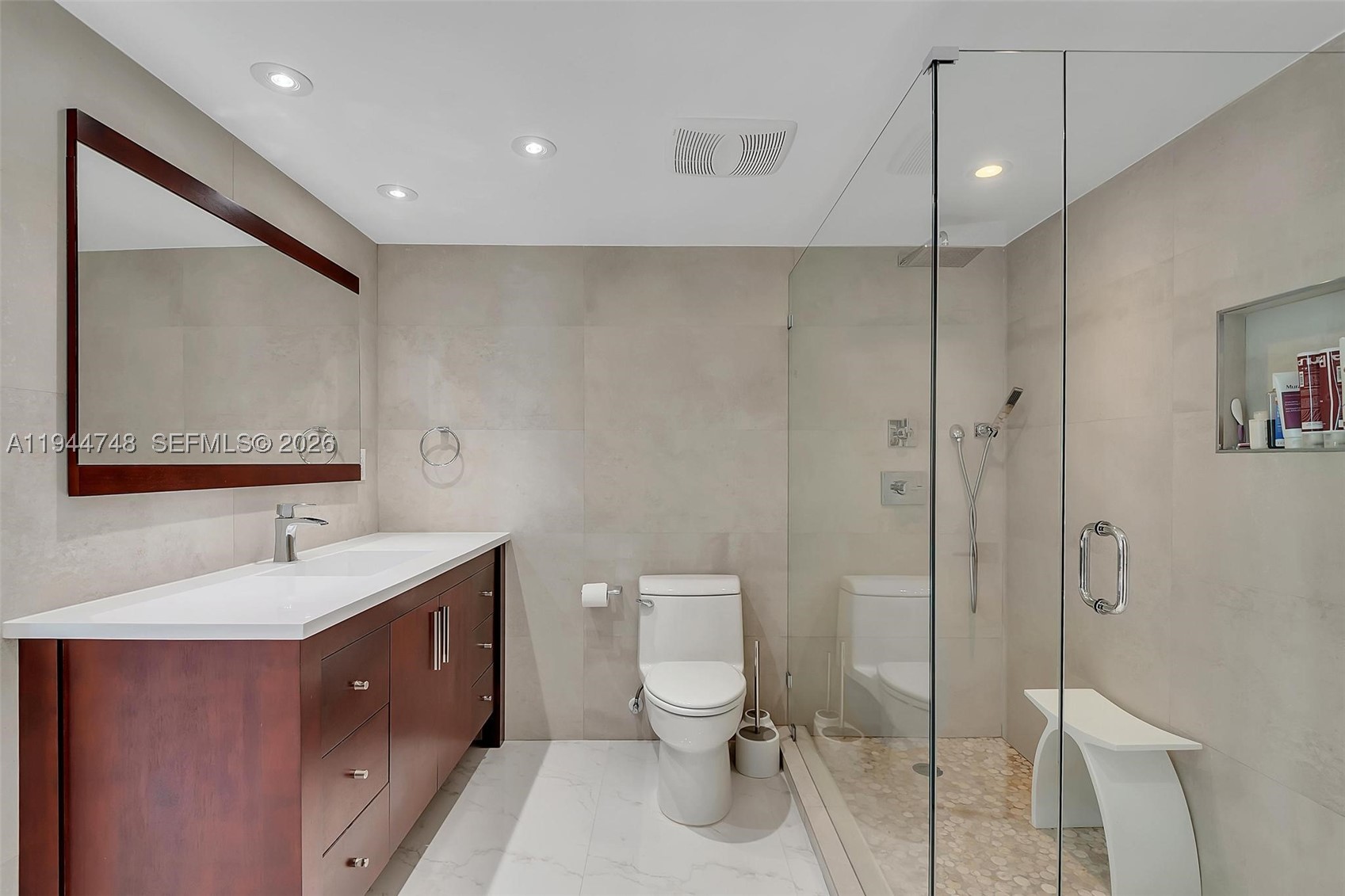 2301 Collins Ave 810 Property Photo 15