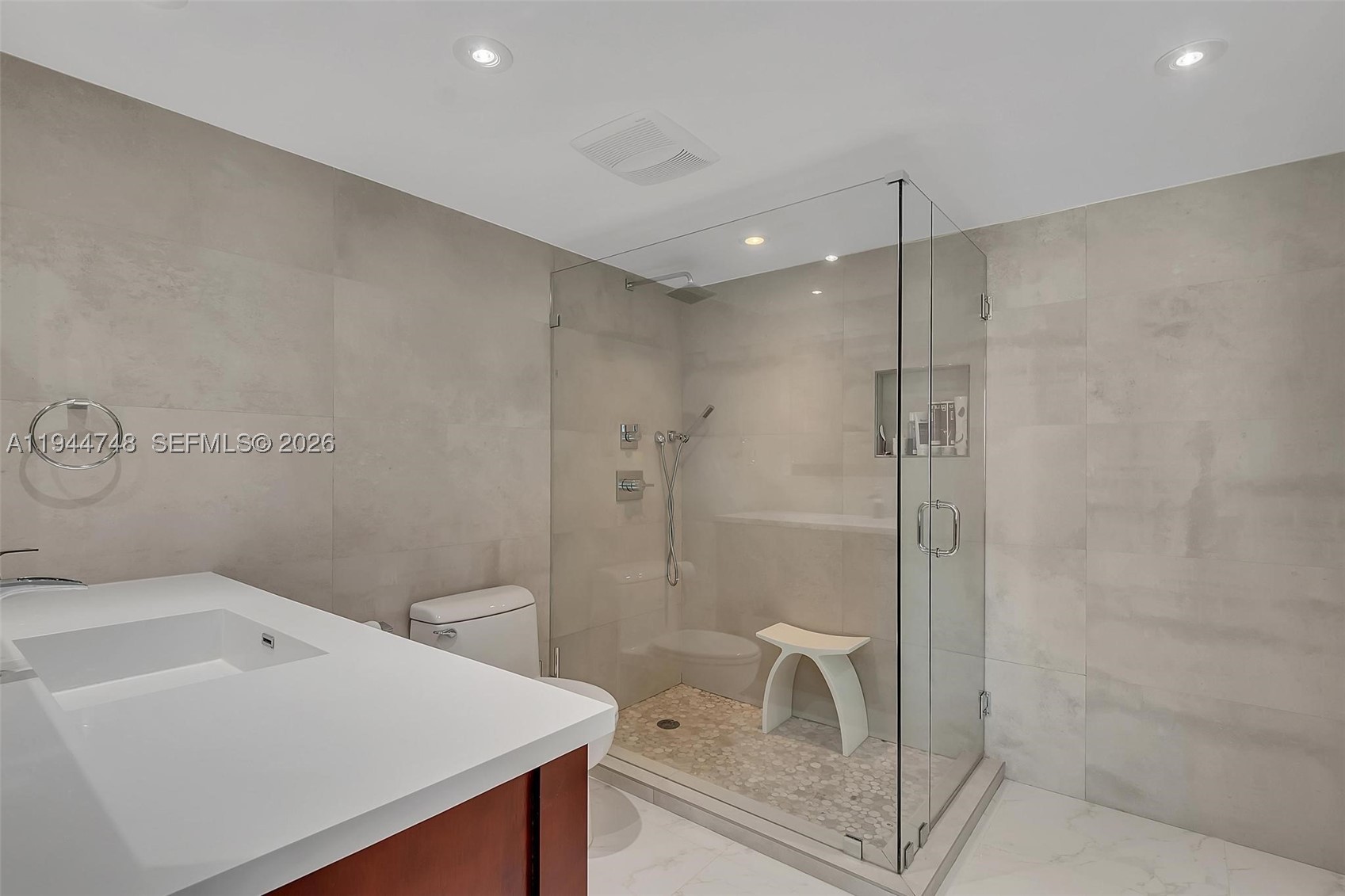 2301 Collins Ave 810 Property Photo 16