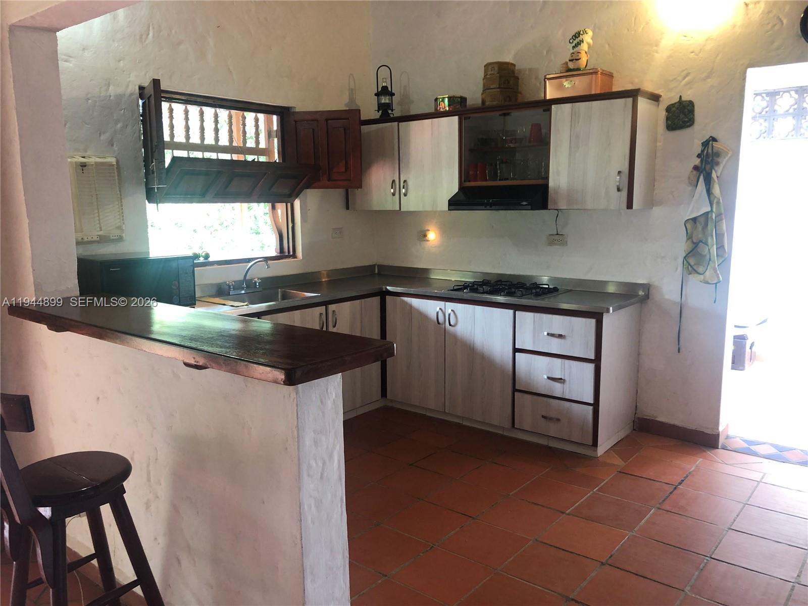 A11944899 Property Photo 10