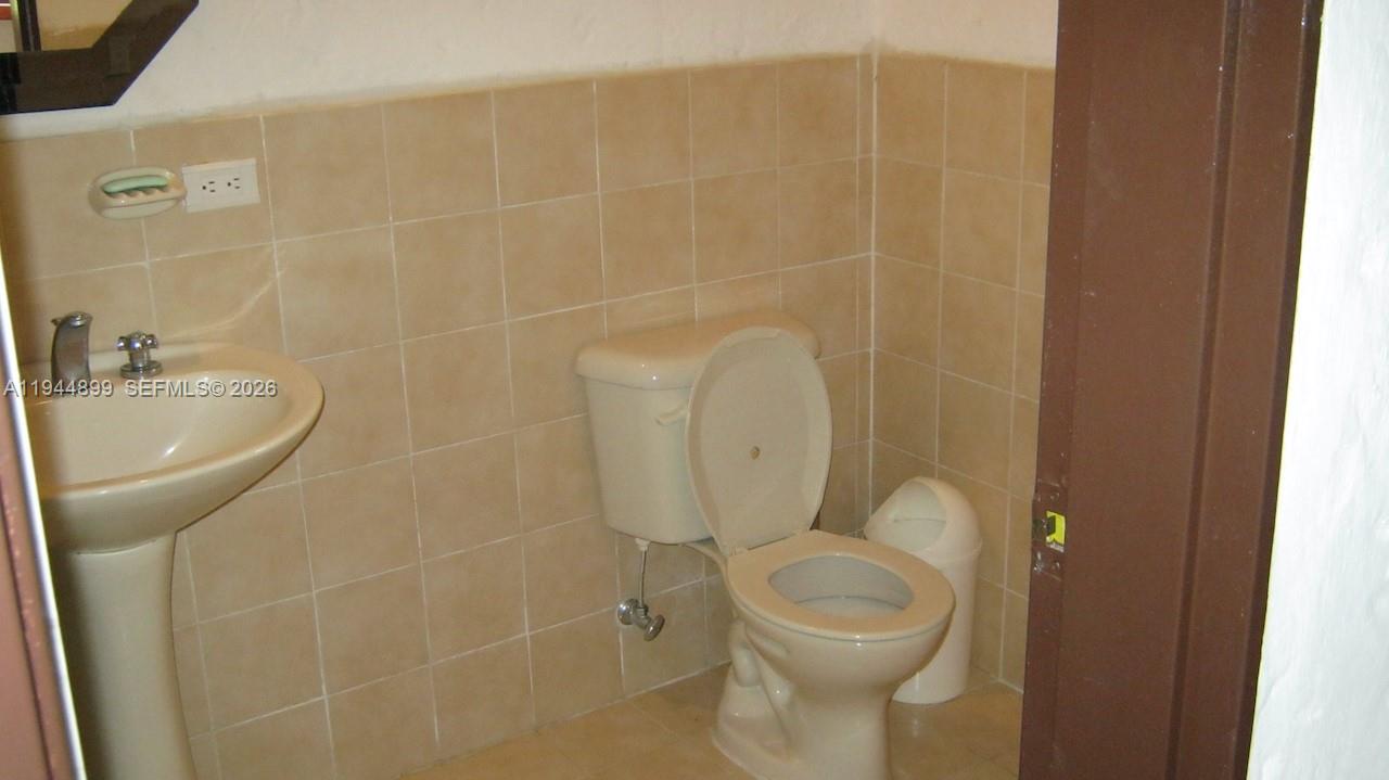 A11944899 Property Photo 16