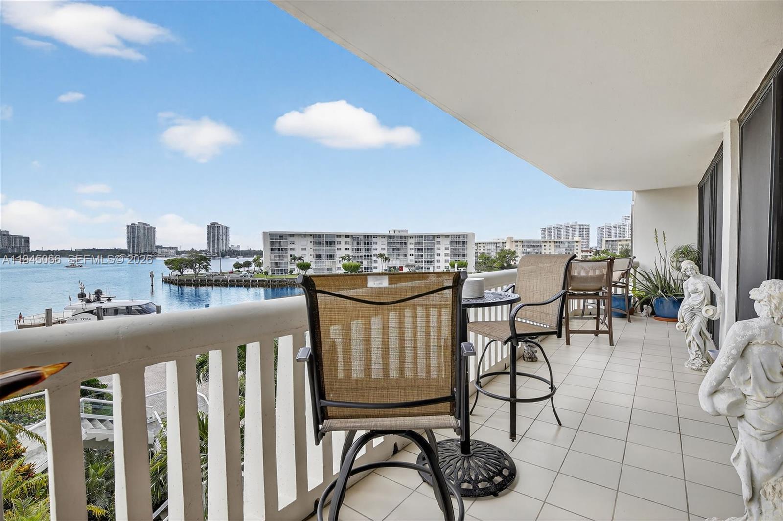1000 Island Blvd 312 Property Photo 4