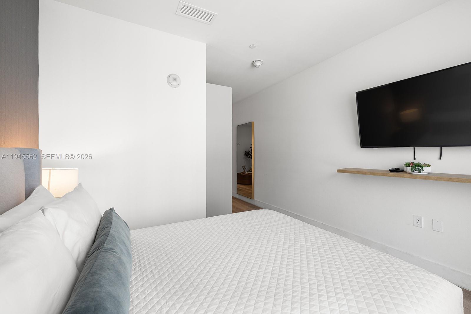 A11945562 Property Photo 6