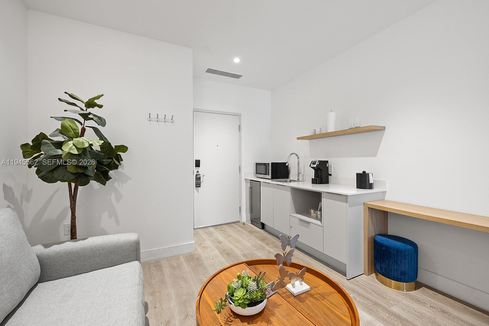 A11945562 Property Photo 8