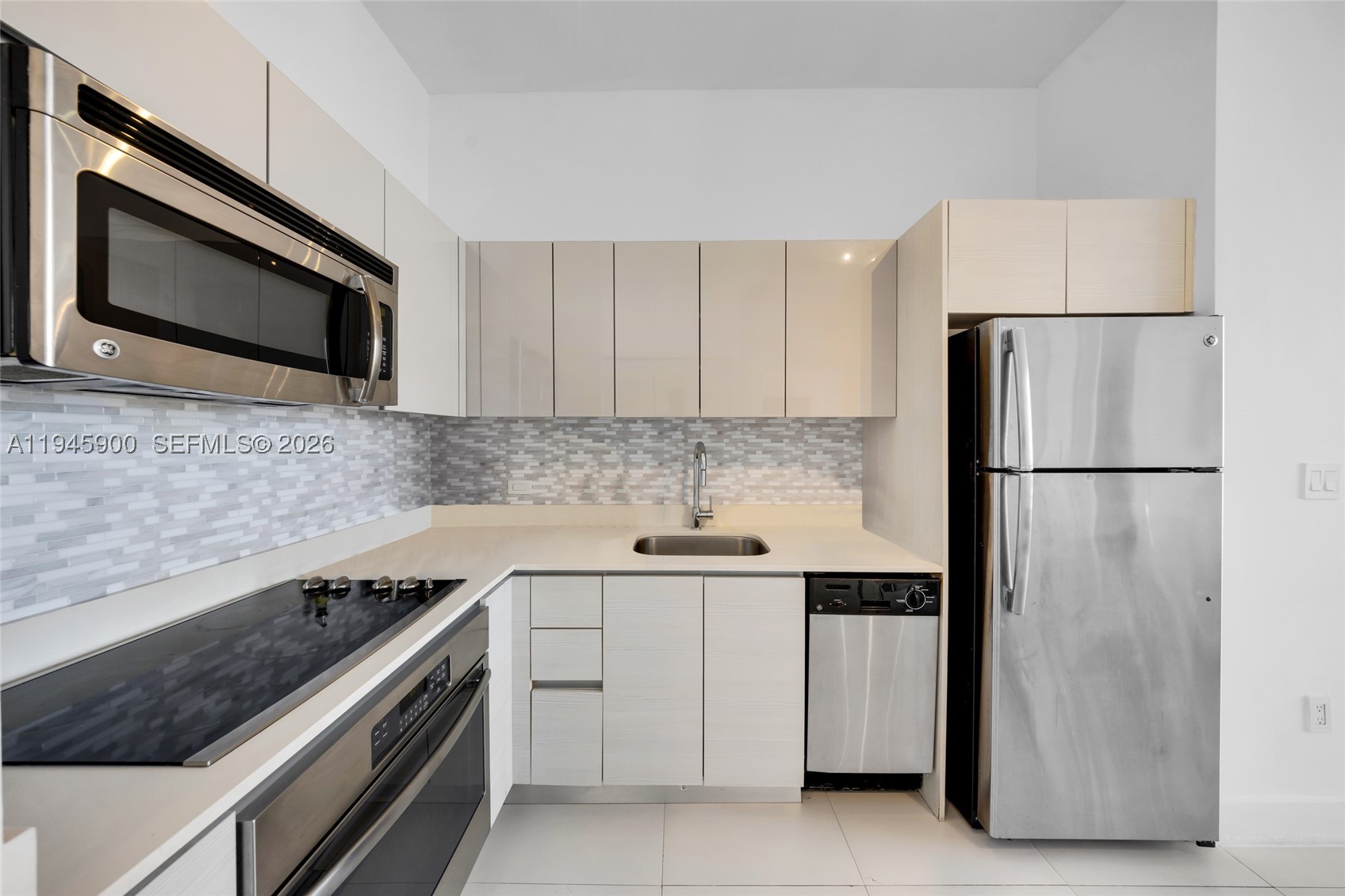 2600 E Hallandale Beach Blvd T3304 Property Photo 8
